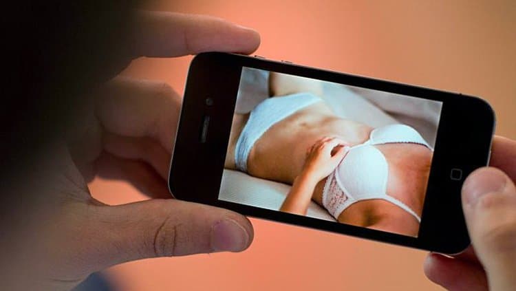 Was genau ist Sexting? Wir klären auf! – EROTIK-Wissen